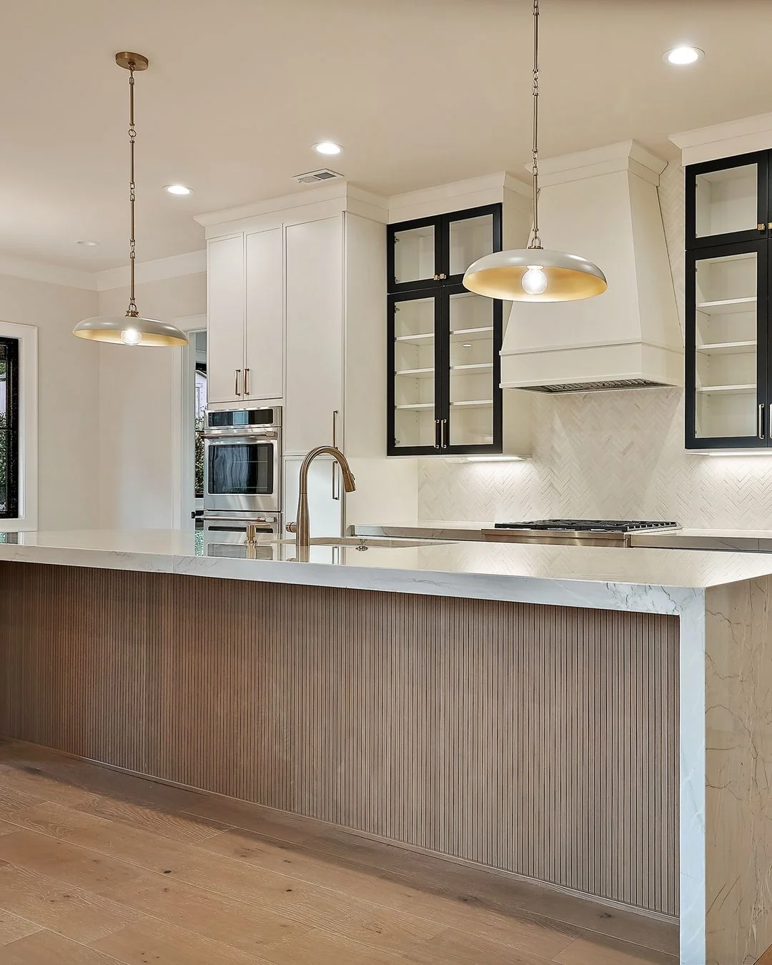 R&B project photo: kitchen range wall with hood